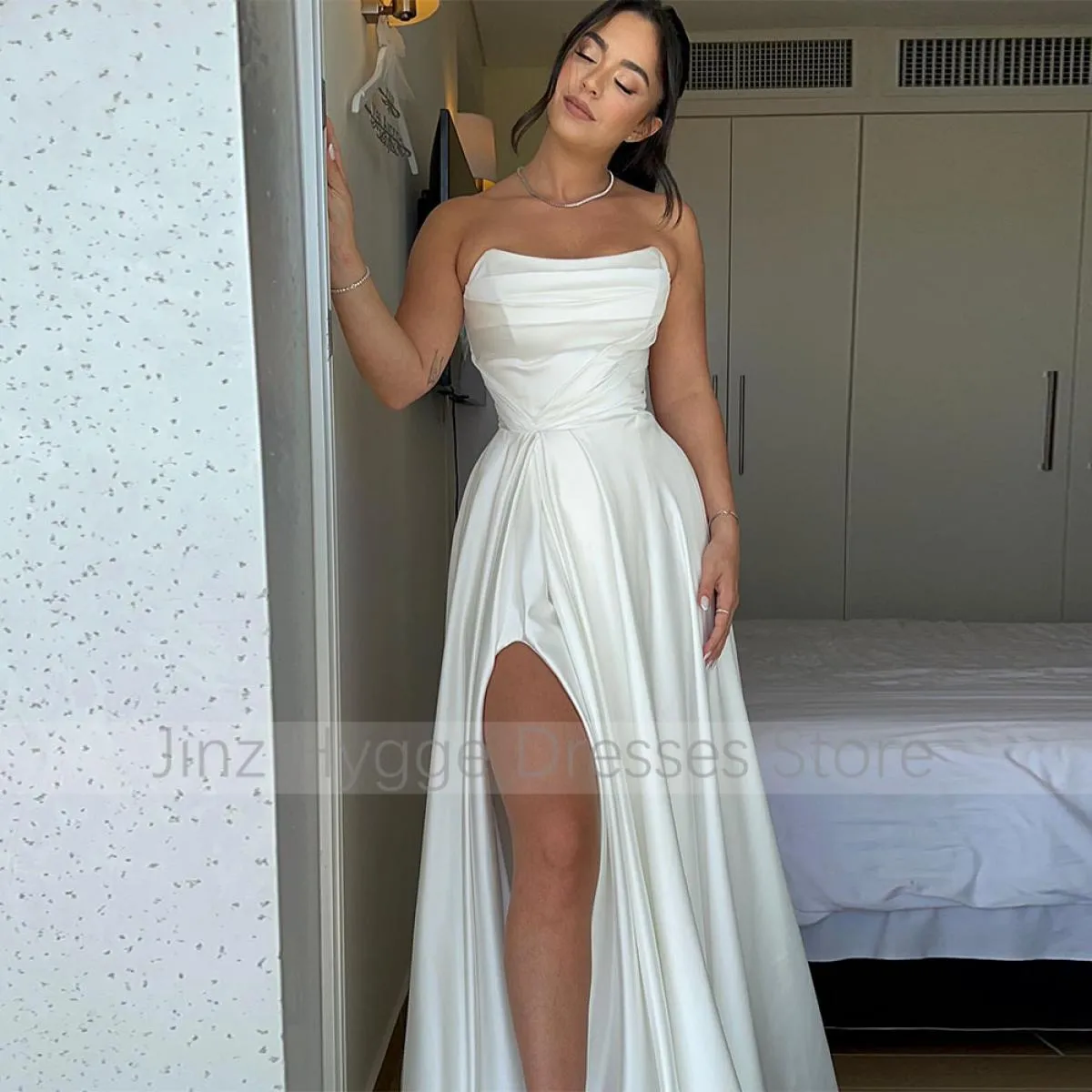 Abiti da sposa in raso per le donne 2023 Sposa senza spalline A Line Abiti da sposa Lungo abito da sposa moderno con spacco alto