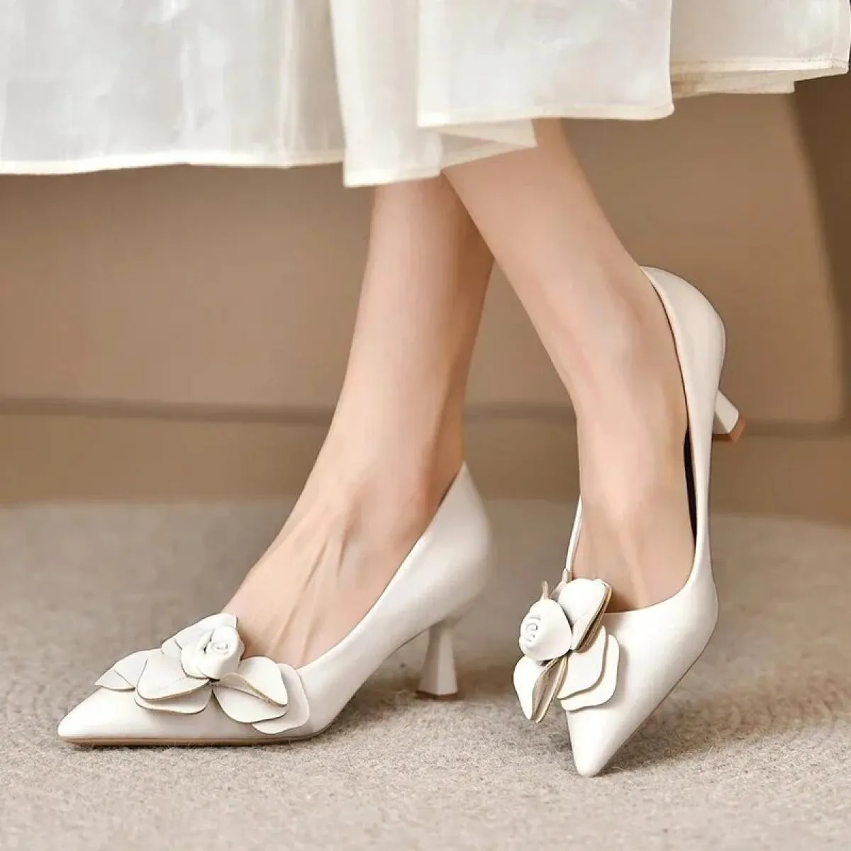 Décolleté da donna di lusso con fiocco 2024new Fashion scarpe a punta scarpe da donna fiori partito scarpe singole donna tacchi
