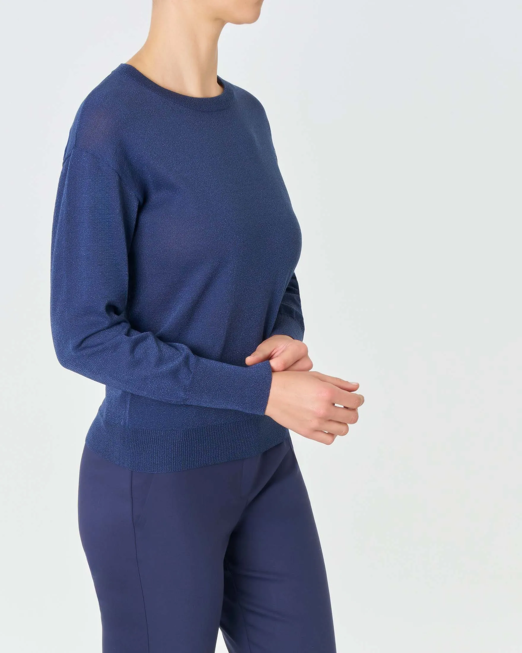 Maglia blu girocollo in misto viscosa con inserti in lurex