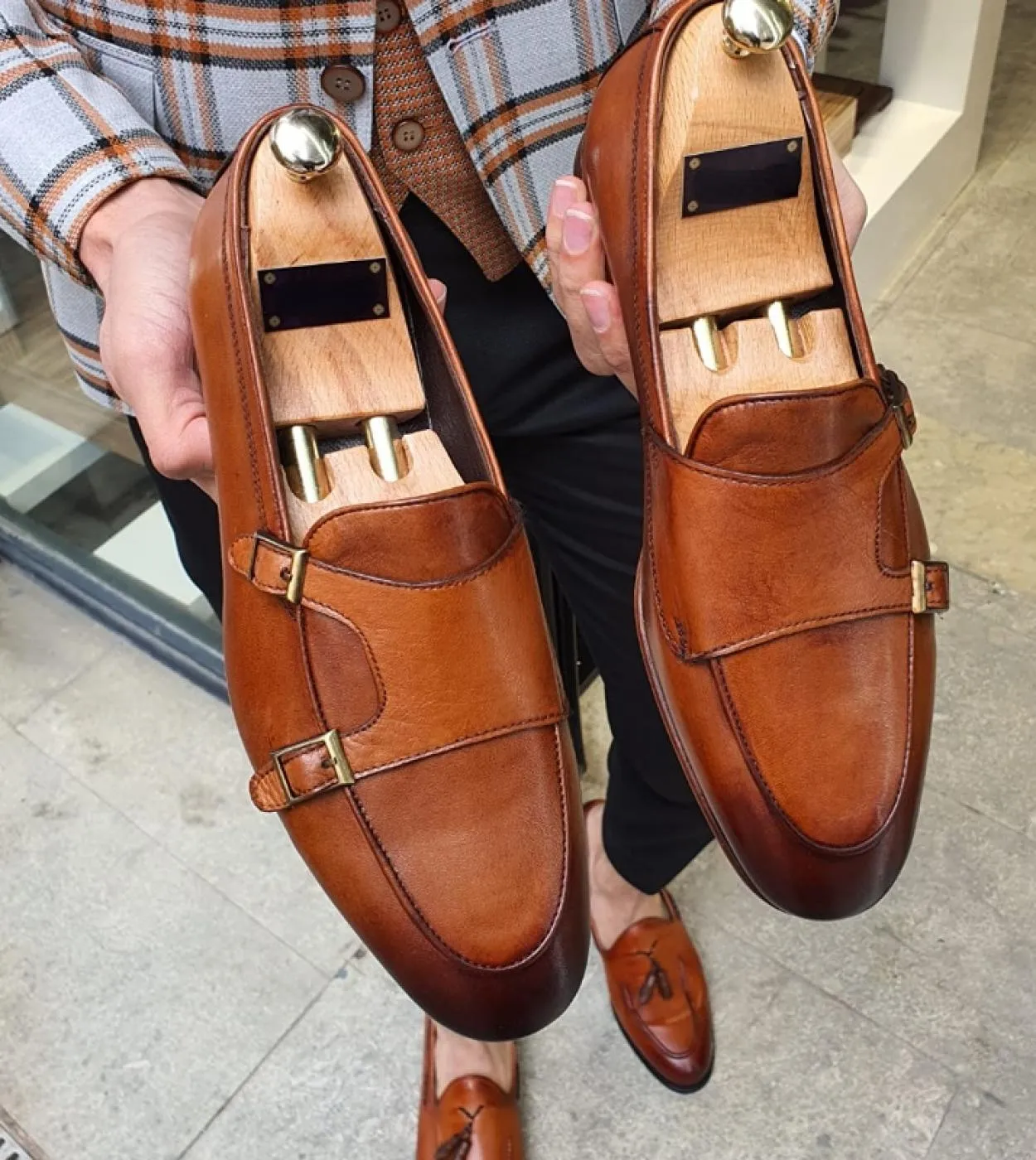 Mocassini Scarpe da uomo Pu Tinta unita Moda Business Casual Festa di nozze Punta tonda Monk Doppia fibbia Scarpe eleganti class