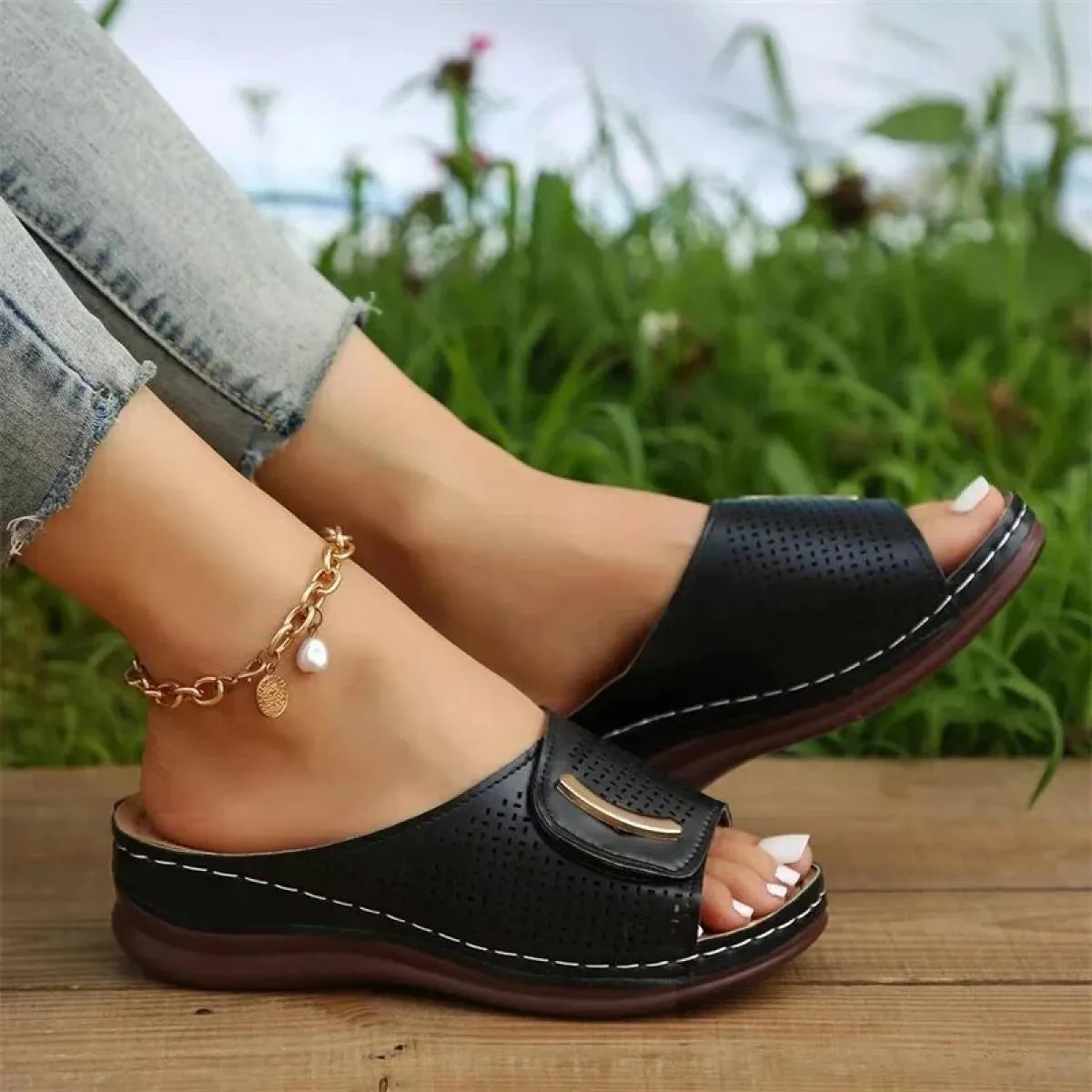 Pantofole con zeppa scavate da donna donna 2024 sandali con plateau comodi e traspiranti estivi donna infradito antiscivolo tagl