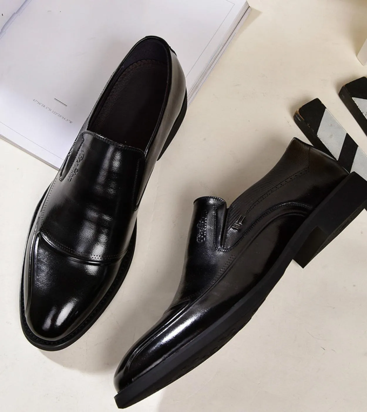 Scarpe da lavoro in vera pelle di alta qualità per uomini eleganti Scarpe con fondo morbido Oxford di marca retrò Scarpe classic