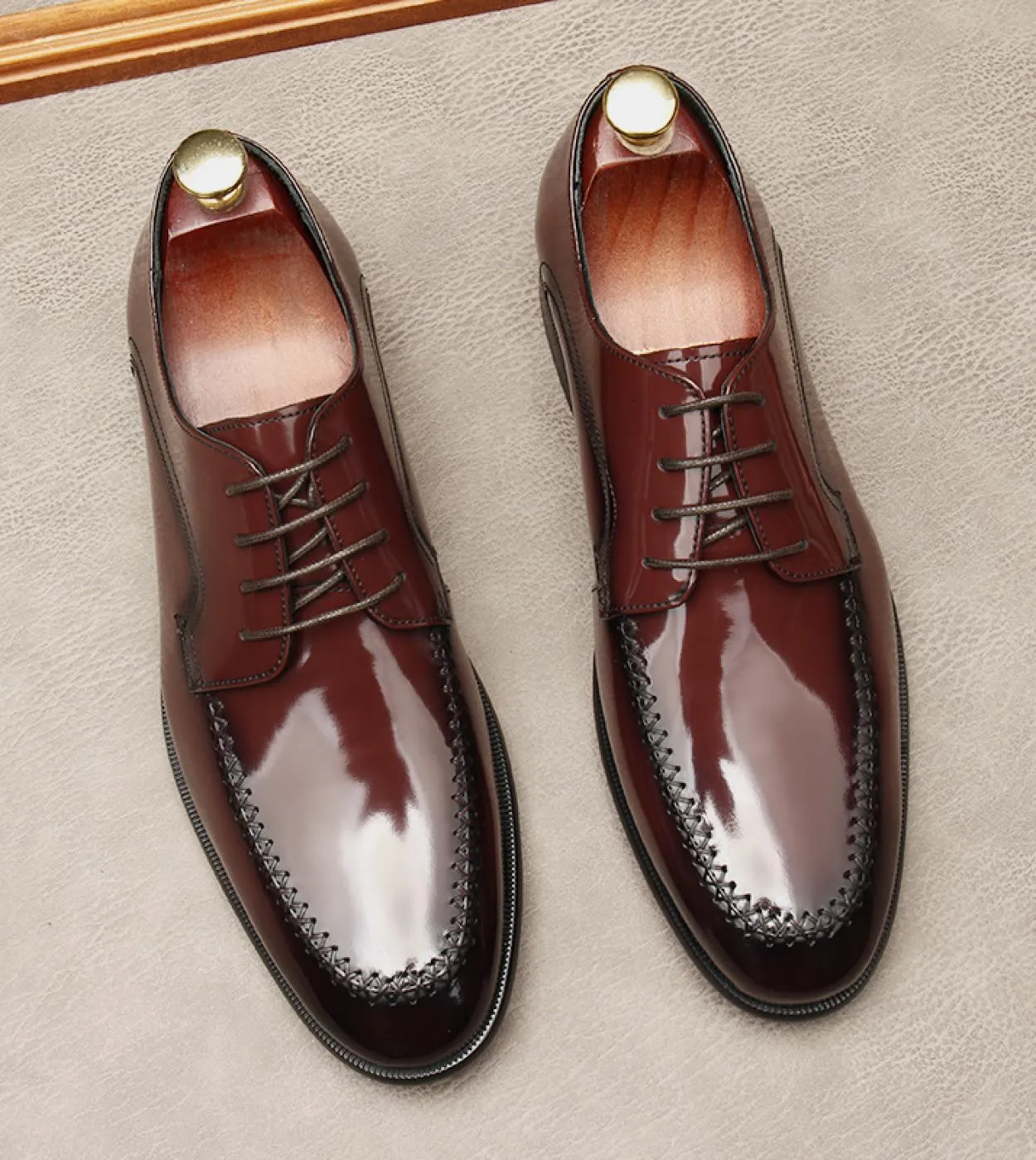 Scarpe eleganti da uomo in pelle verniciata di lusso 2023 New Sye Scarpe oxford da lavoro in vera pelle moda estiva da sposa per